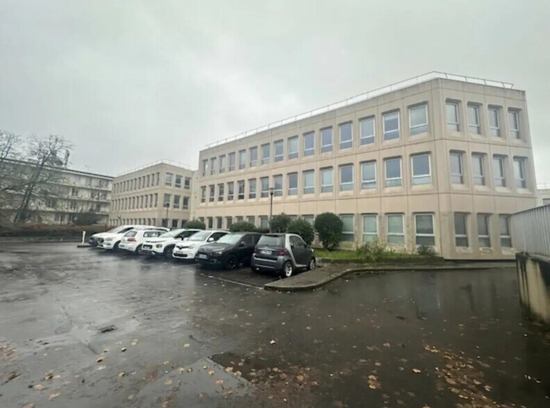 Bureau dans Sèvres à vendre - Photo de l’immeuble – Image 1 sur 4
