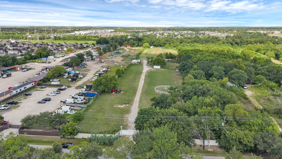 12010 Martindale Road, Houston, TX à louer - Photo de l’immeuble – Image 2 sur 17
