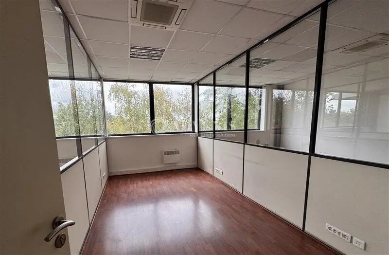 Bureau dans Lisses à louer - Photo de l’immeuble – Image 3 sur 4