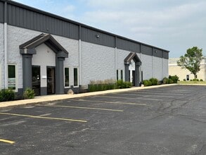 30-52 E Belmont Dr, Romeoville, IL à louer Photo de l’immeuble– Image 2 sur 6