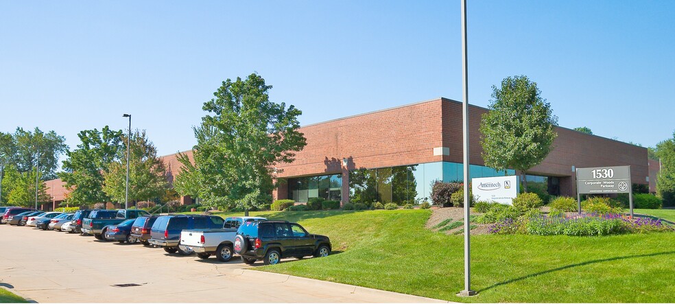 1530 Corporate Woods Pky, Uniontown, OH à louer - Photo de l’immeuble – Image 1 sur 13