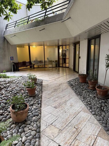 Bureau dans Paris à vendre - Photo de l’immeuble – Image 2 sur 10