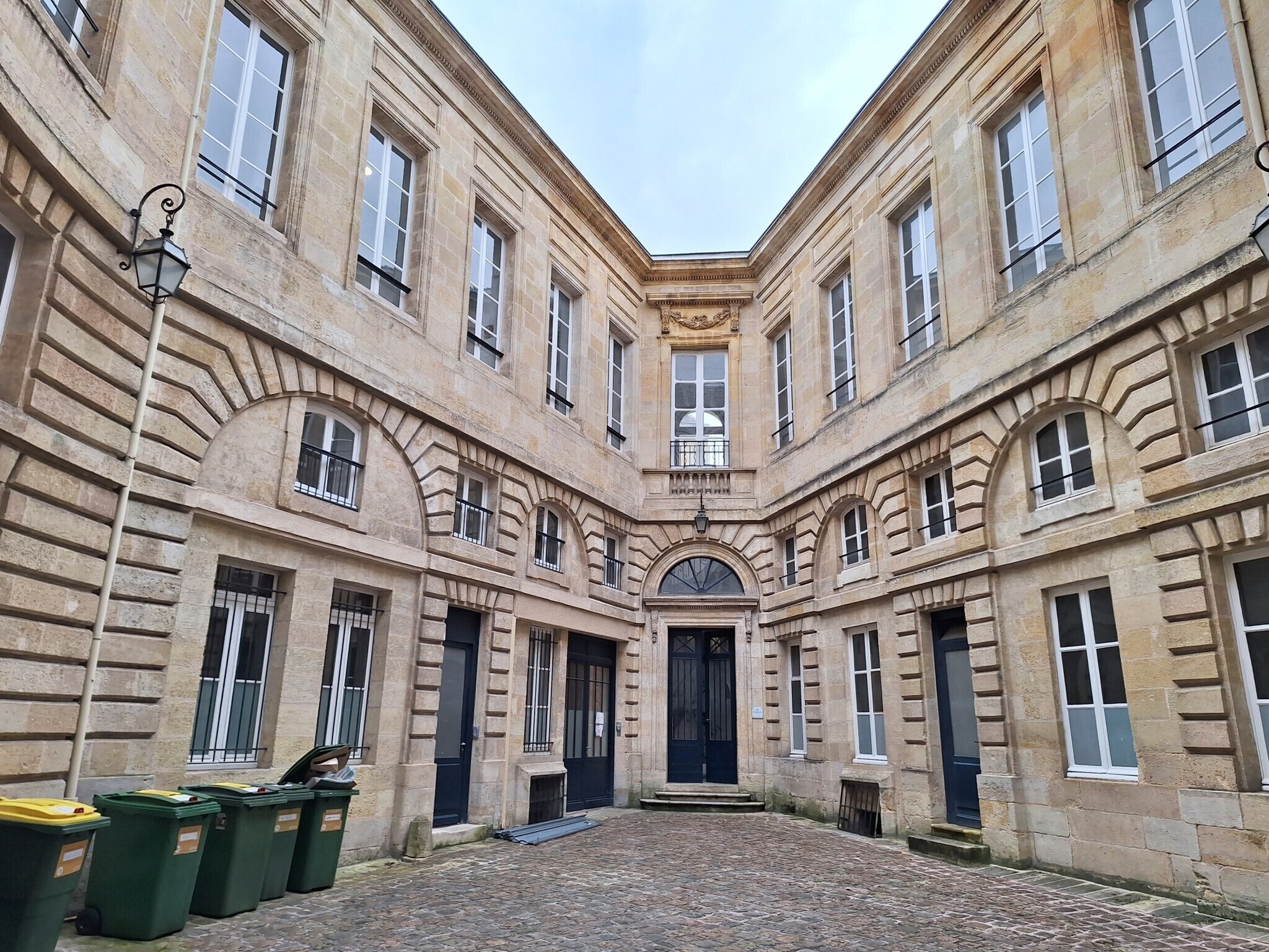 Bureau dans Bordeaux à louer Photo de l’immeuble– Image 1 sur 10
