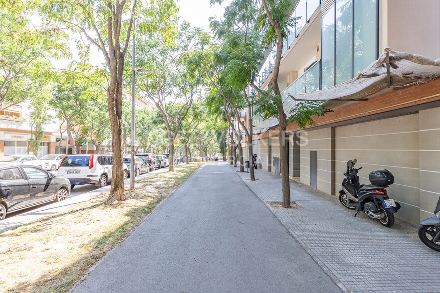 Immeuble residentiel dans Sant Feliu de Llobregat, Barcelona à vendre - Photo de l’immeuble – Image 1 sur 3