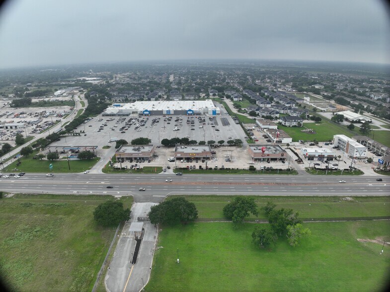 3402 Hwy 6, Houston, TX à louer – Image 2 sur 11