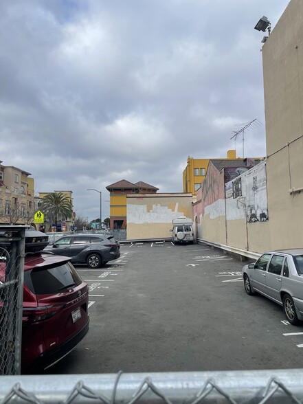 3451 International Blvd, Oakland, CA à vendre - Photo de l’immeuble – Image 3 sur 15