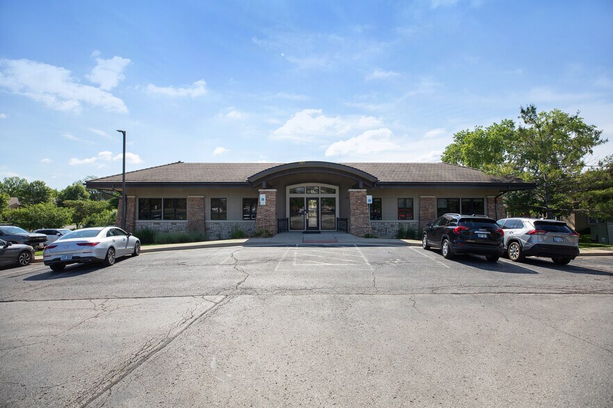 6710 W 121st St, Overland Park, KS à vendre - Photo de l’immeuble – Image 2 sur 17