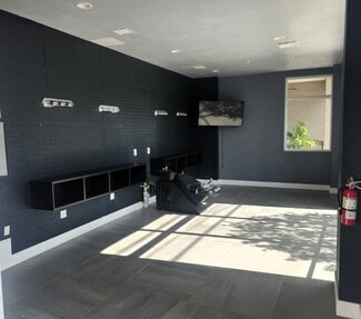 Plus de détails pour 961 SW 7th St, Miami, FL - Local commercial à louer