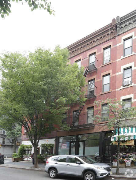 122 Bedford Ave, Brooklyn, NY à louer - Photo de l’immeuble – Image 2 sur 10