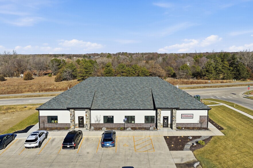 7450 Suncrest Dr, Lincoln, NE à louer - Photo de l’immeuble – Image 3 sur 5