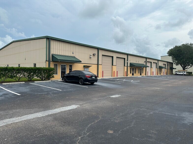 2446 Success Dr, Odessa, FL à louer - Photo de l’immeuble – Image 2 sur 8
