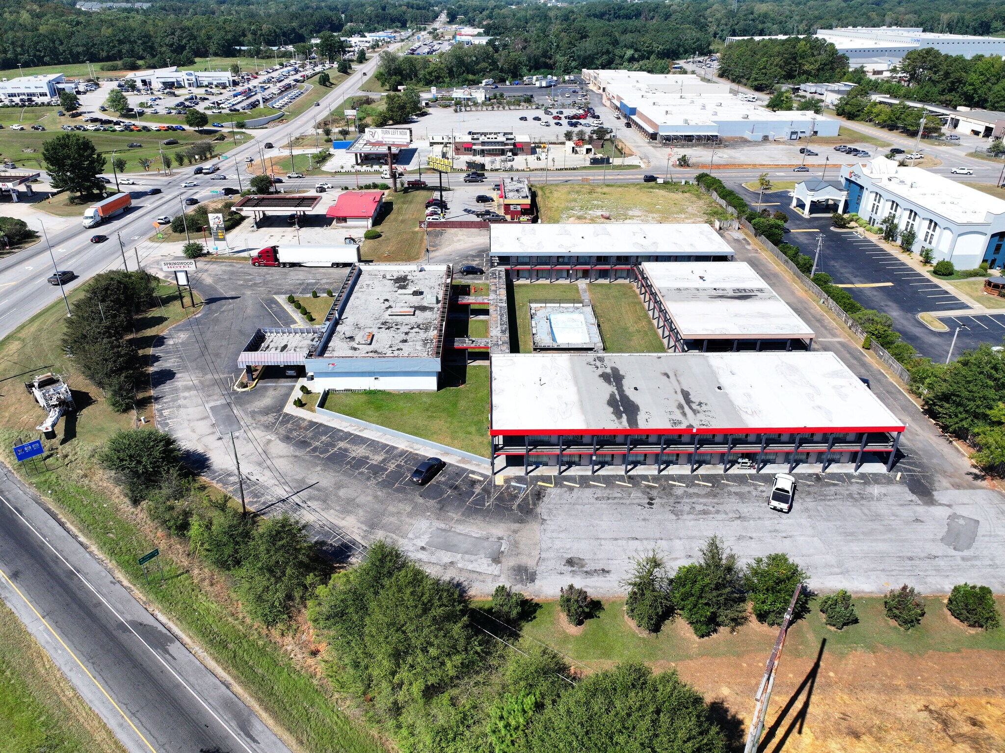 1002 Columbus Pky, Opelika, AL à vendre Photo de l’immeuble– Image 1 sur 7