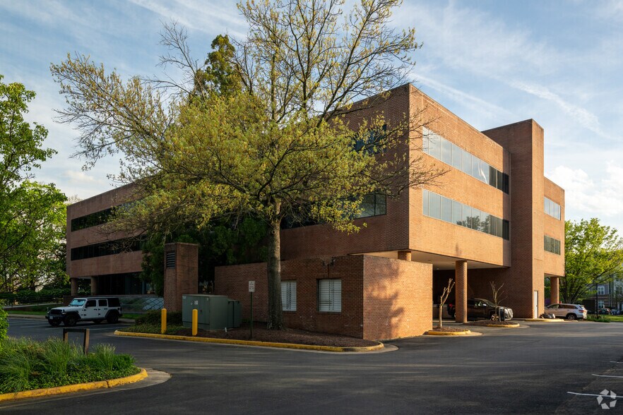 10521 Rosehaven St, Oakton, VA à louer - Photo principale – Image 1 sur 7