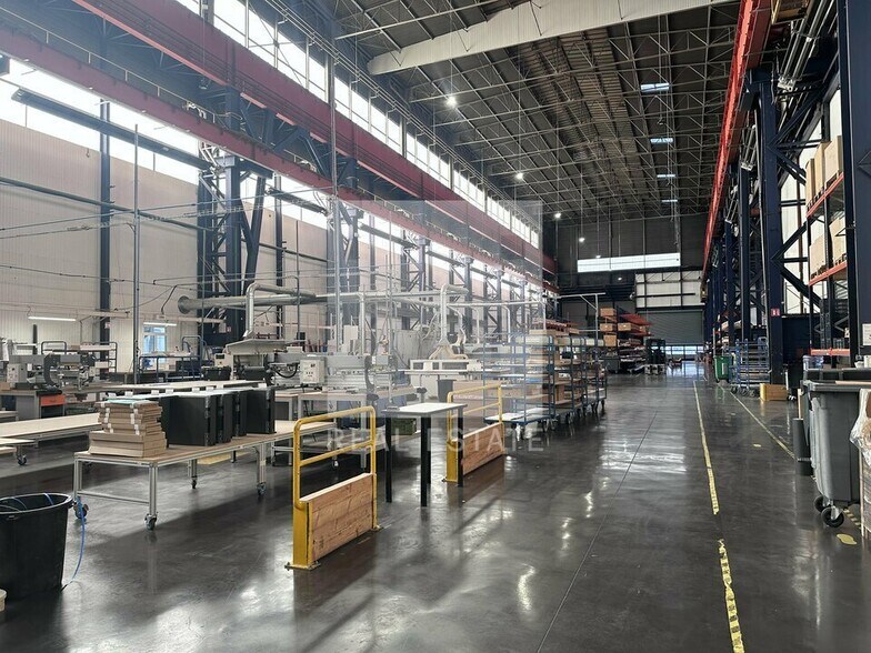 Industriel/Logistique dans Grenoble à louer - Photo de l’immeuble – Image 3 sur 12
