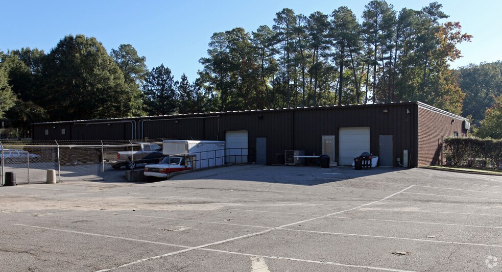 1070-1076 W Chatham St, Cary, NC à louer - Photo de l’immeuble – Image 3 sur 3