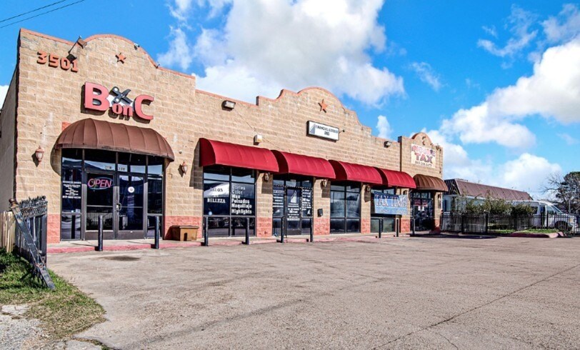 3501 E Berry St, Fort Worth, TX à louer - Photo de l’immeuble – Image 3 sur 9