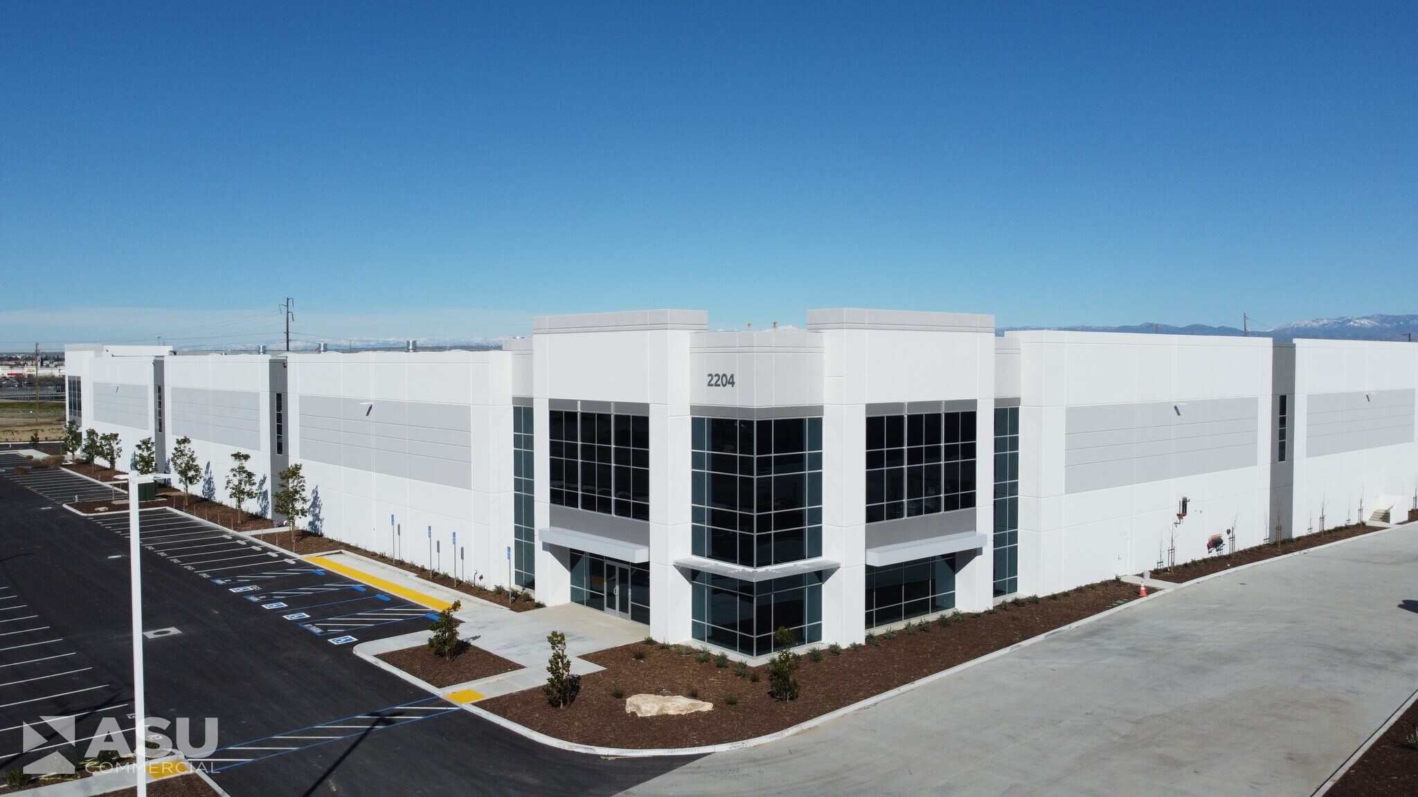 2204 Coffee Rd, Bakersfield, CA à louer Photo principale– Image 1 sur 16