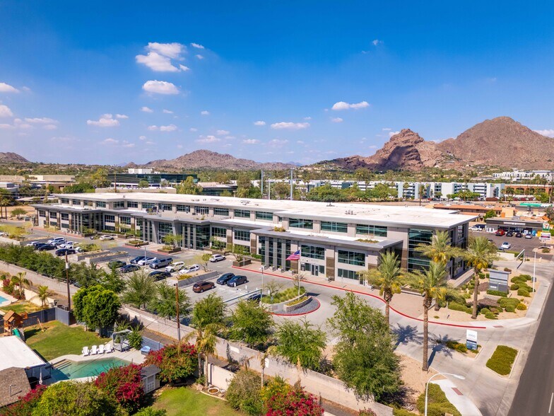 3900 E Camelback Rd, Phoenix, AZ à louer - Aérien – Image 2 sur 11