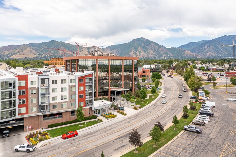 1245 E brickyard Rd, Salt Lake City, UT à louer - Photo de l’immeuble – Image 3 sur 8