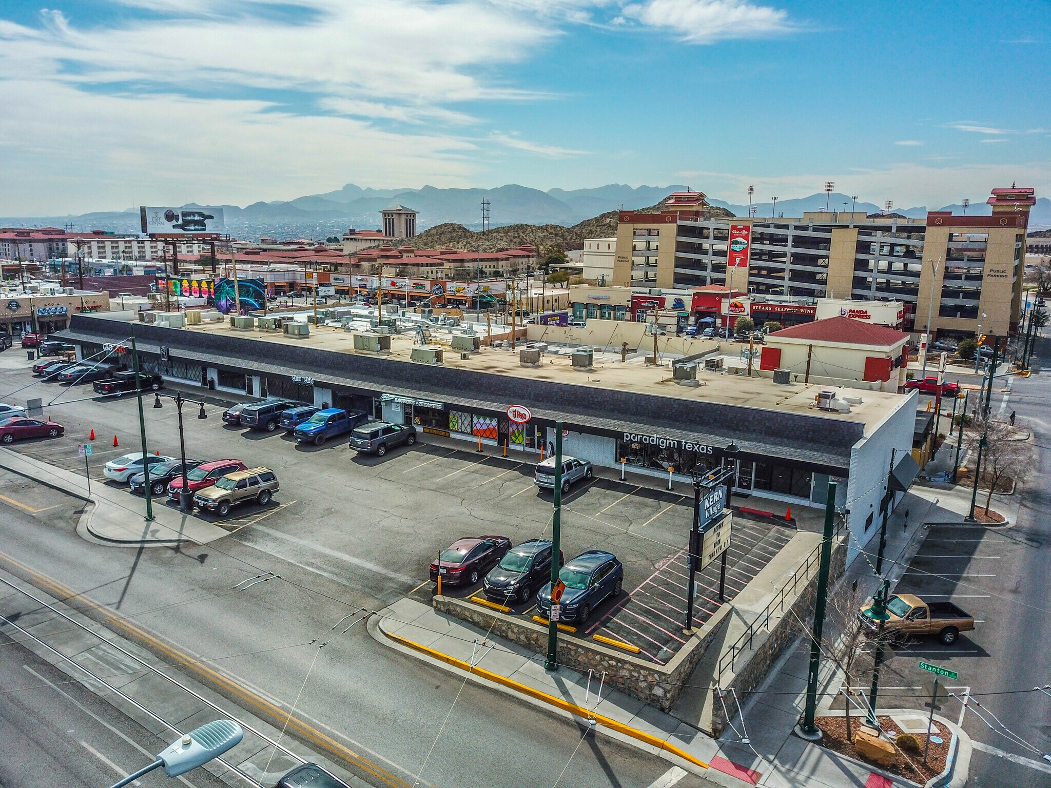 2701-2727 N Stanton St, El Paso, TX à vendre Photo de l’immeuble– Image 1 sur 10