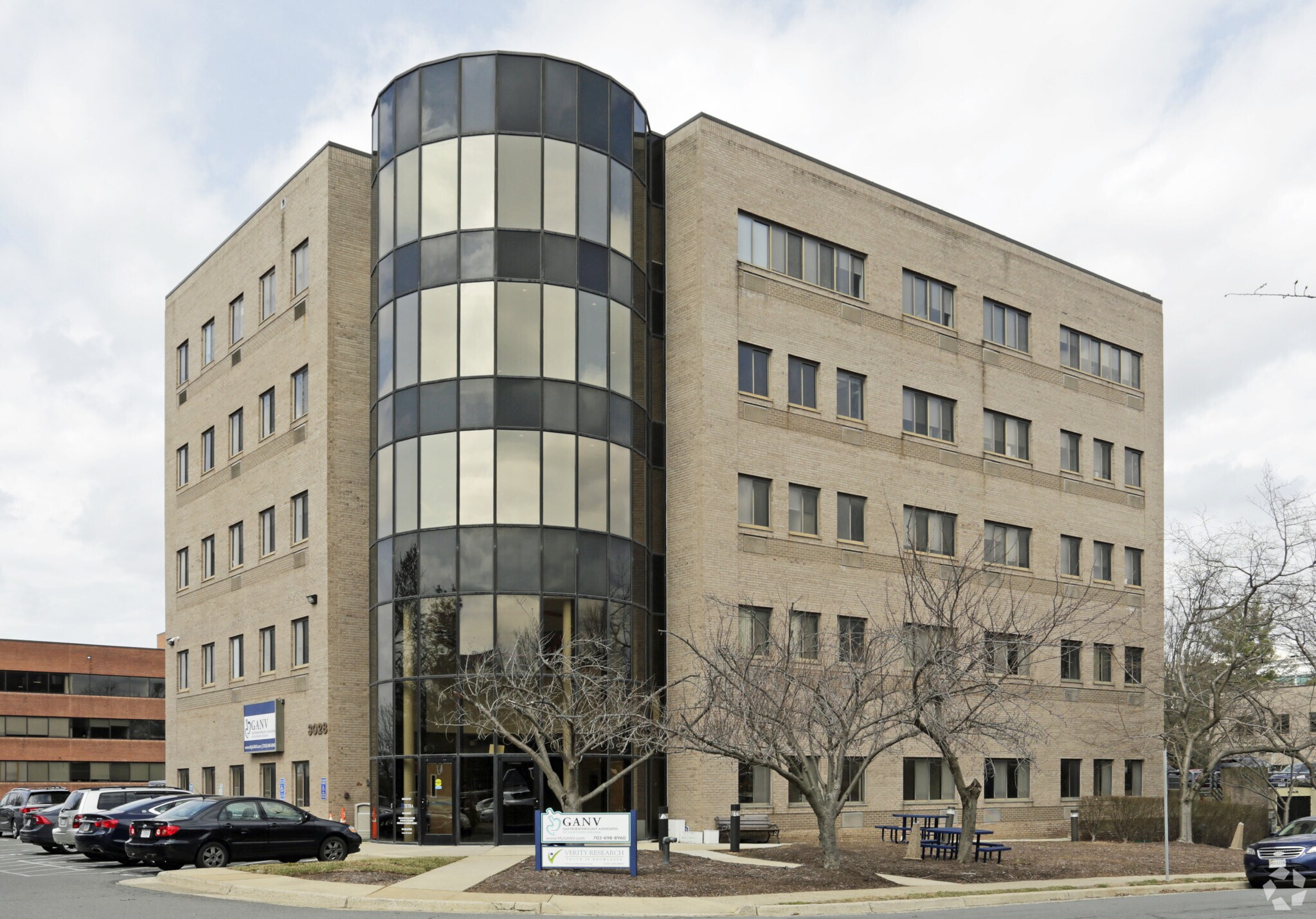 3028 Javier Rd, Fairfax, VA à louer Photo de l’immeuble– Image 1 sur 4