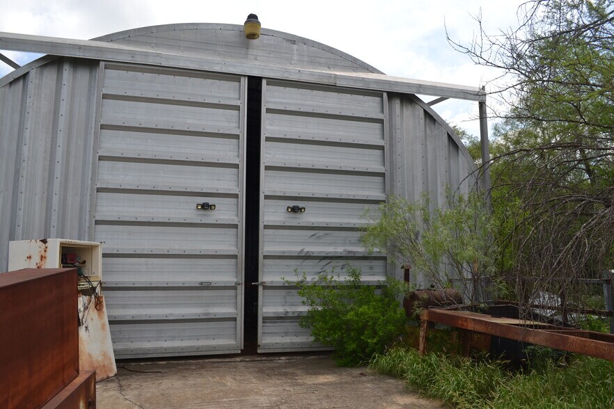 325 Pearson Moss Ln, Laredo, TX à vendre - Photo de l’immeuble – Image 2 sur 6