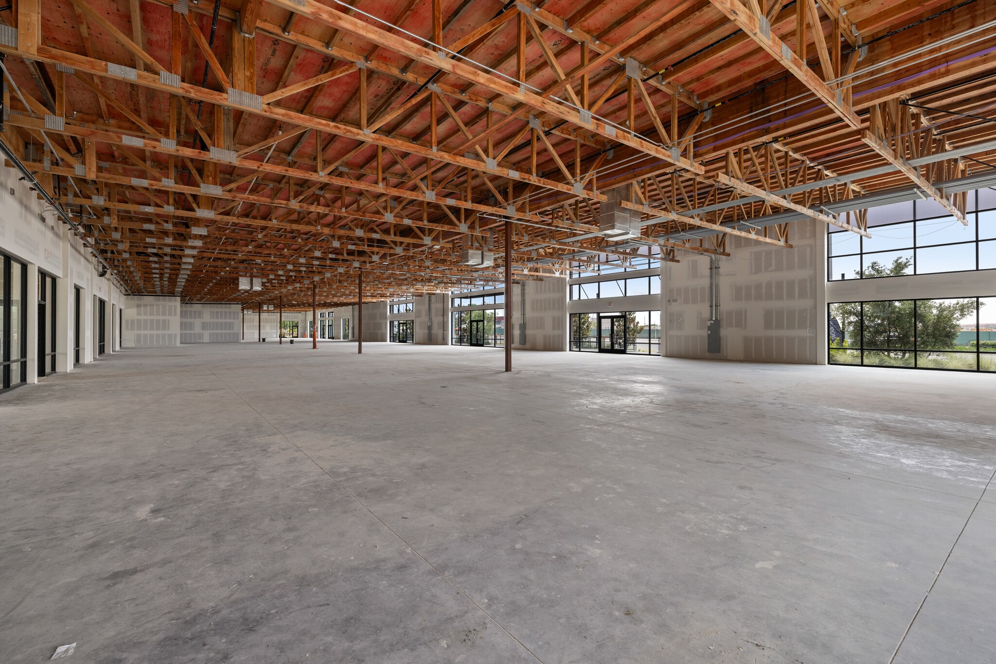 2010 E Warner Ave, Santa Ana, CA à louer Photo de l’immeuble– Image 1 sur 15