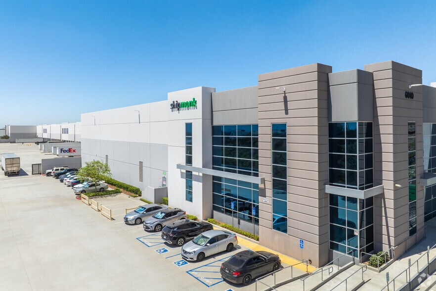 6010 N Cajon Blvd, San Bernardino, CA à louer - Photo principale – Image 1 sur 4