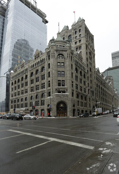 1100-1160 Av des Canadiens-de-Montréal, Montréal, QC à louer - Photo de l’immeuble – Image 3 sur 13