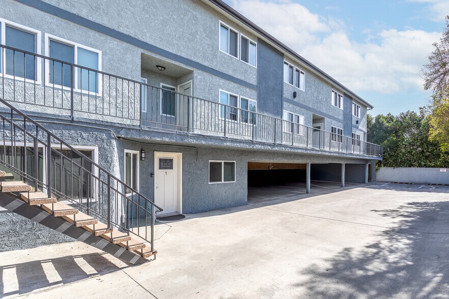 11218 Oxnard St, North Hollywood, CA à vendre - Photo de l’immeuble – Image 2 sur 27