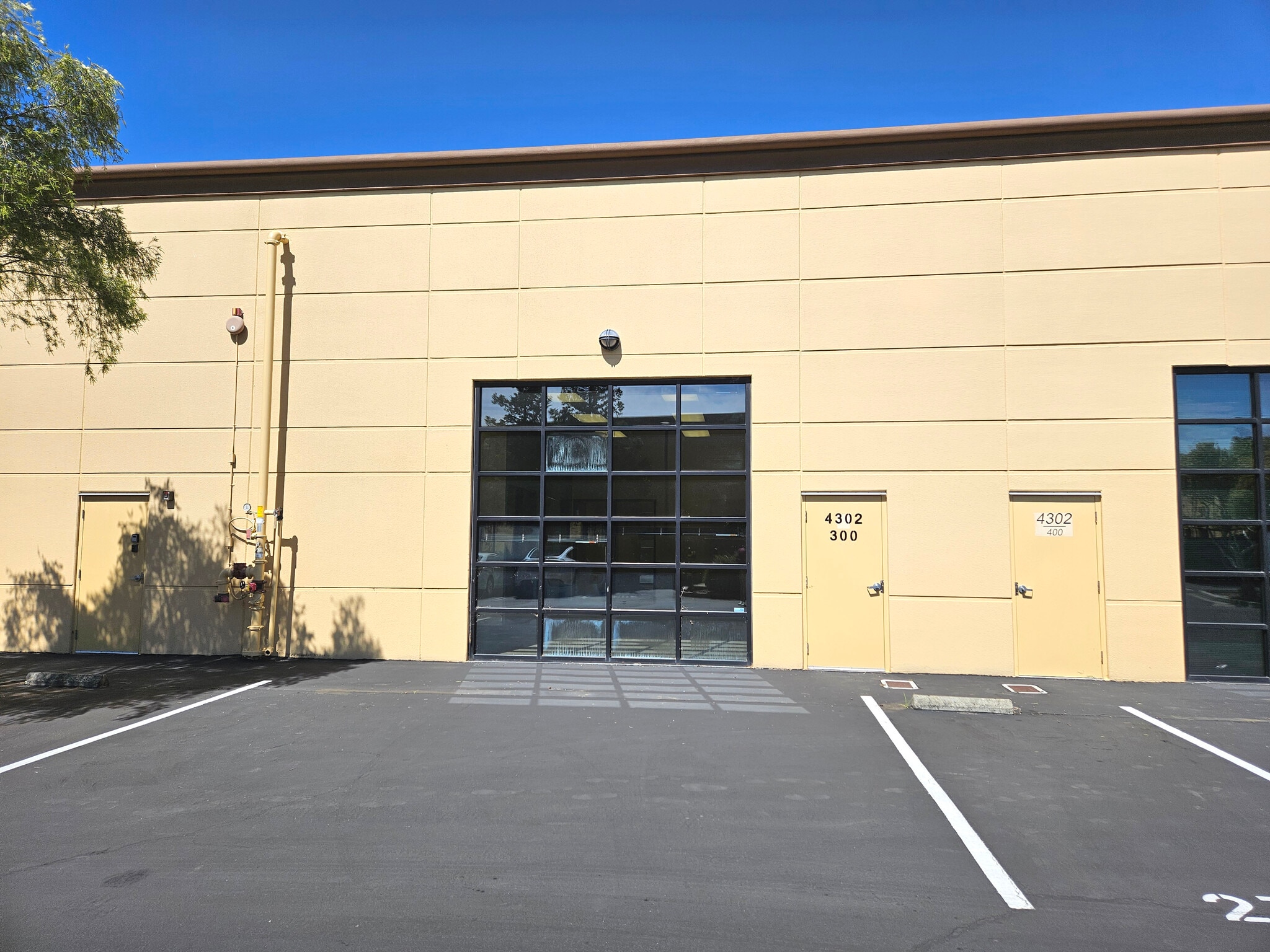 4300-4302 Redwood Hwy, San Rafael, CA à louer Photo de l’immeuble– Image 1 sur 1