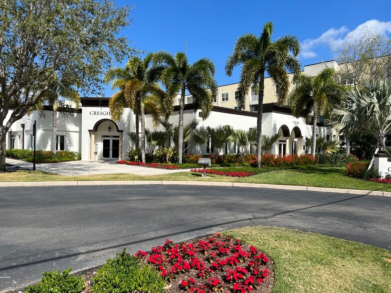 2240 W 1st St, Fort Myers, FL à louer - Photo de l’immeuble – Image 2 sur 7