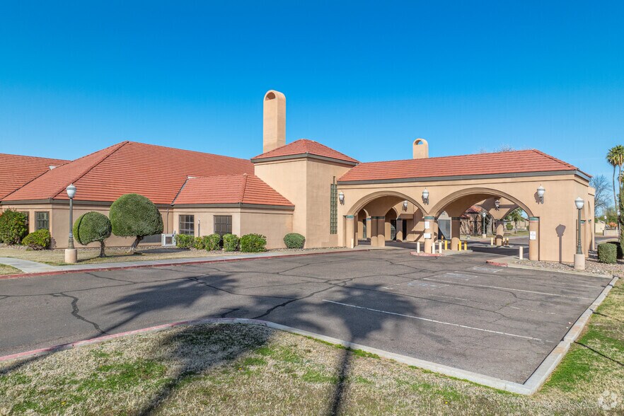 13818 N Thunderbird Blvd, Sun City, AZ à louer - Photo principale – Image 1 sur 14