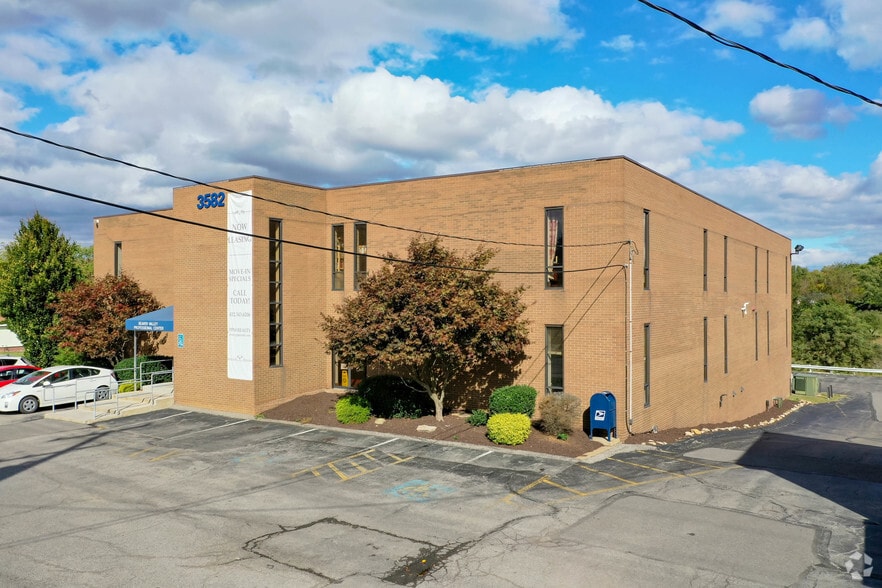 3578 Brodhead Rd, Monaca, PA à louer - Photo principale – Image 2 sur 108