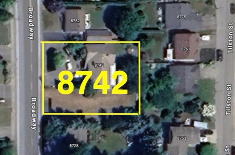 8742 Broadway, Chilliwack, BC à vendre Photo de l’immeuble– Image 1 sur 2