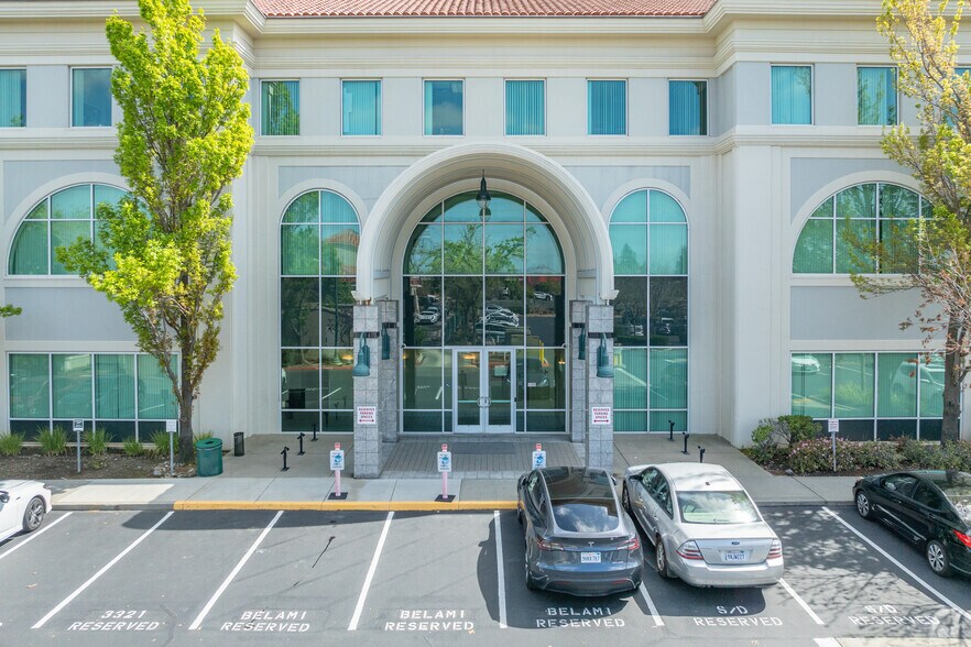 3321 Power Inn Rd, Sacramento, CA à louer - Photo de l’immeuble – Image 2 sur 7