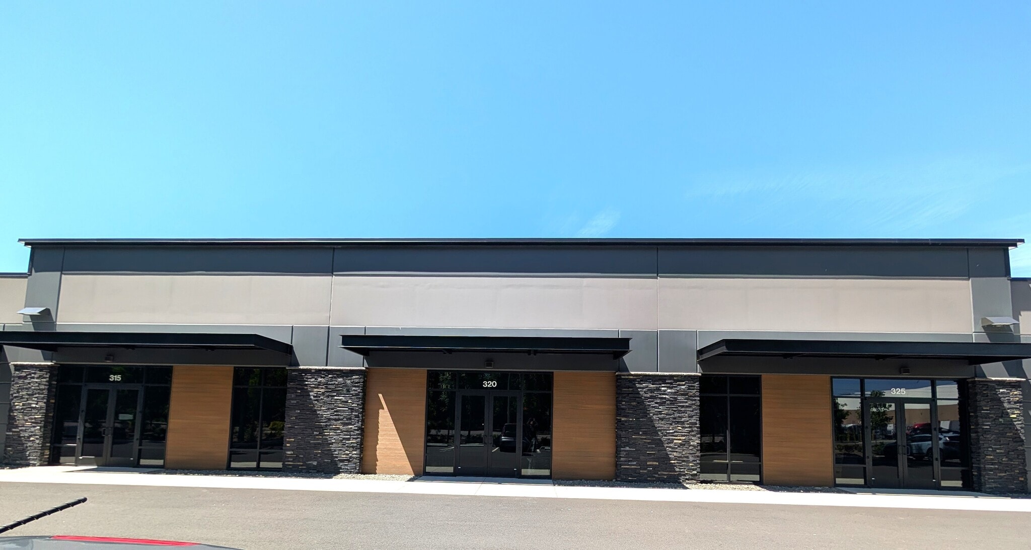 6923 NW Friberg Strunk St, Camas, WA à louer Photo de l’immeuble– Image 1 sur 2