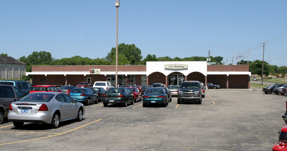 1721 N Grand River Ave, Lansing, MI à vendre - Photo de l’immeuble – Image 2 sur 4