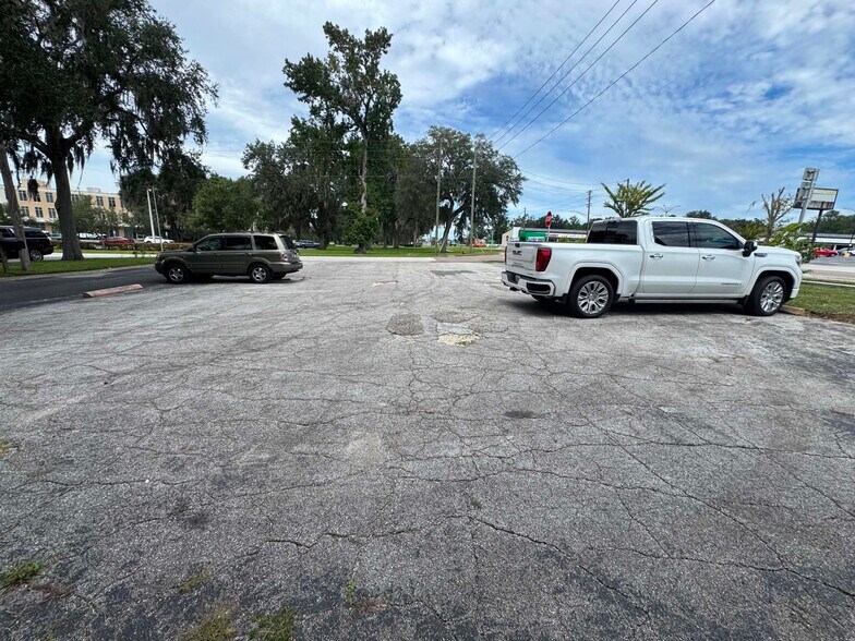 705 Benton Ave, Brooksville, FL à vendre - Photo de l’immeuble – Image 3 sur 7
