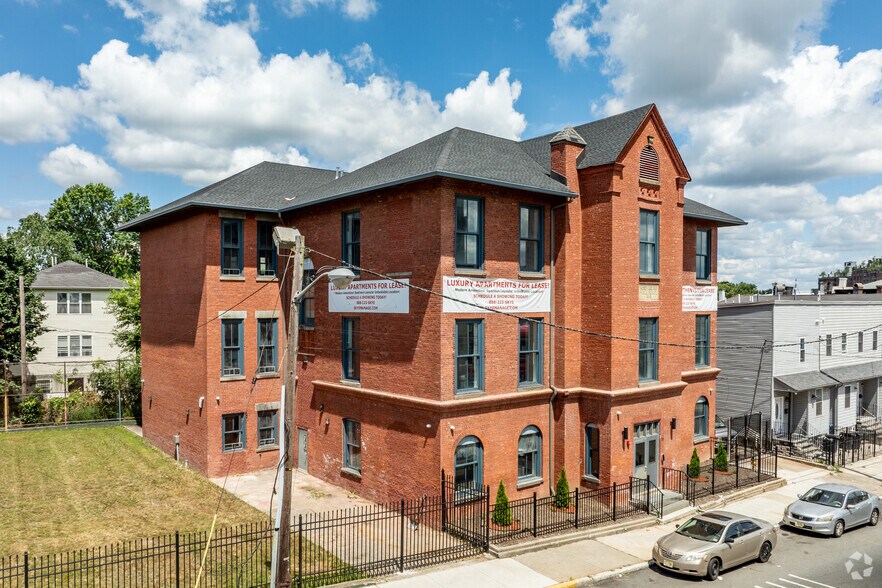 70 Roseville Ave, Newark, NJ à vendre - Photo de l’immeuble – Image 2 sur 31