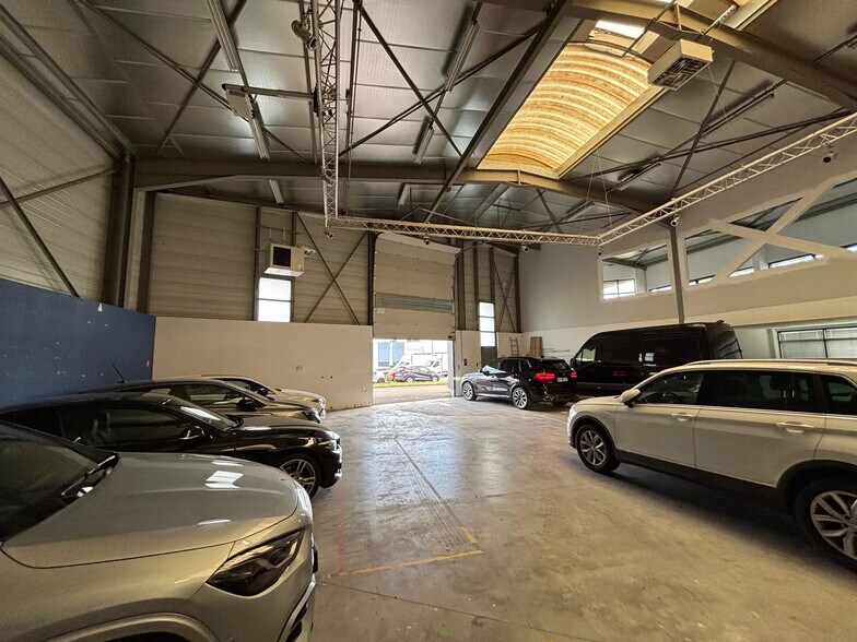 Local d’activités dans Rillieux-la-Pape à louer - Photo intérieure – Image 2 sur 6