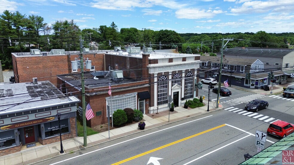 1 W Main St, Clinton, CT à vendre - Photo de l’immeuble – Image 2 sur 17