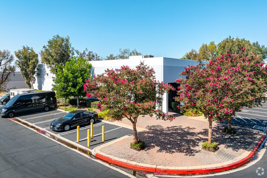 9017 Arrow Route, Rancho Cucamonga, CA à vendre - Photo de l’immeuble – Image 2 sur 4