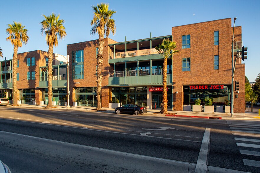 2300 Wilshire Blvd, Santa Monica, CA à louer - Photo de l’immeuble – Image 2 sur 9