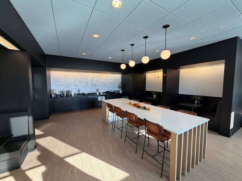 6300 Sprint Pky, Overland Park, KS à louer - Photo de l’immeuble – Image 1 sur 19