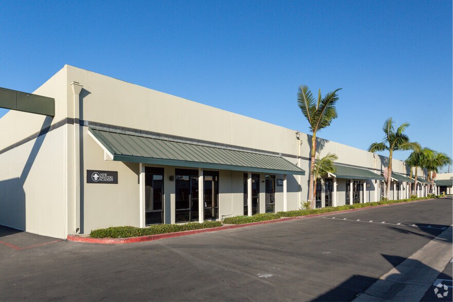 16182 Gothard St, Huntington Beach, CA à louer - Photo principale – Image 1 sur 5