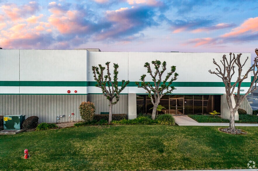 19831 Magellan Dr, Torrance, CA à louer - Photo de l’immeuble – Image 3 sur 4