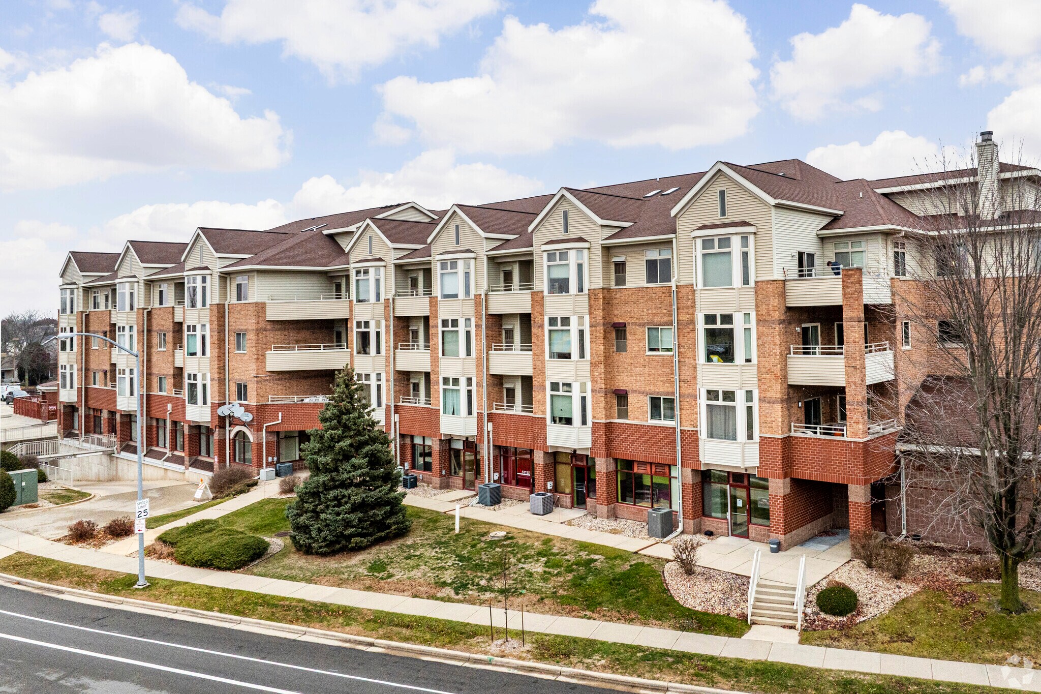 302-376 Junction Rd, Madison, WI à louer Photo principale– Image 1 sur 5