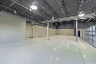 4293-4345 Des Laurentides (A-15) E, Laval, QC à louer Photo intérieure– Image 2 sur 7