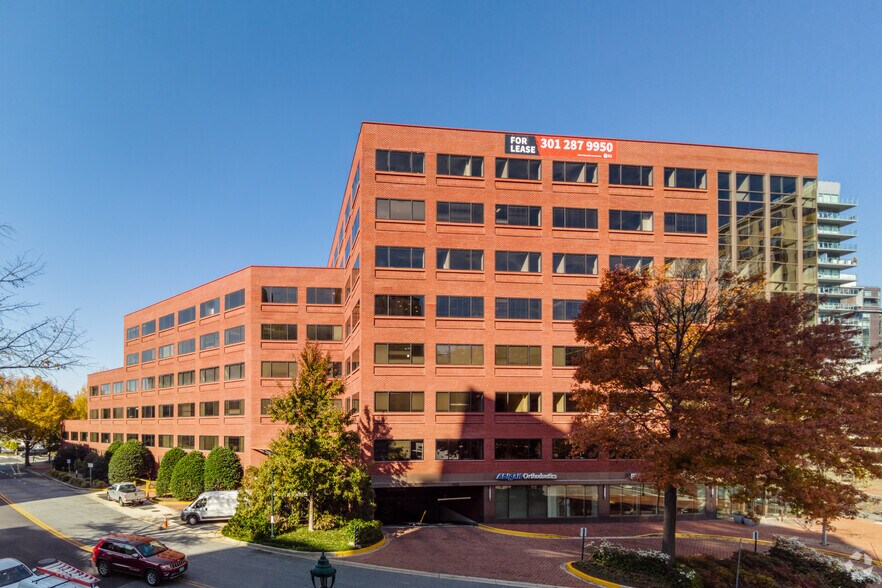 7700 Old Georgetown Rd, Bethesda, MD à louer - Photo de l’immeuble – Image 1 sur 18